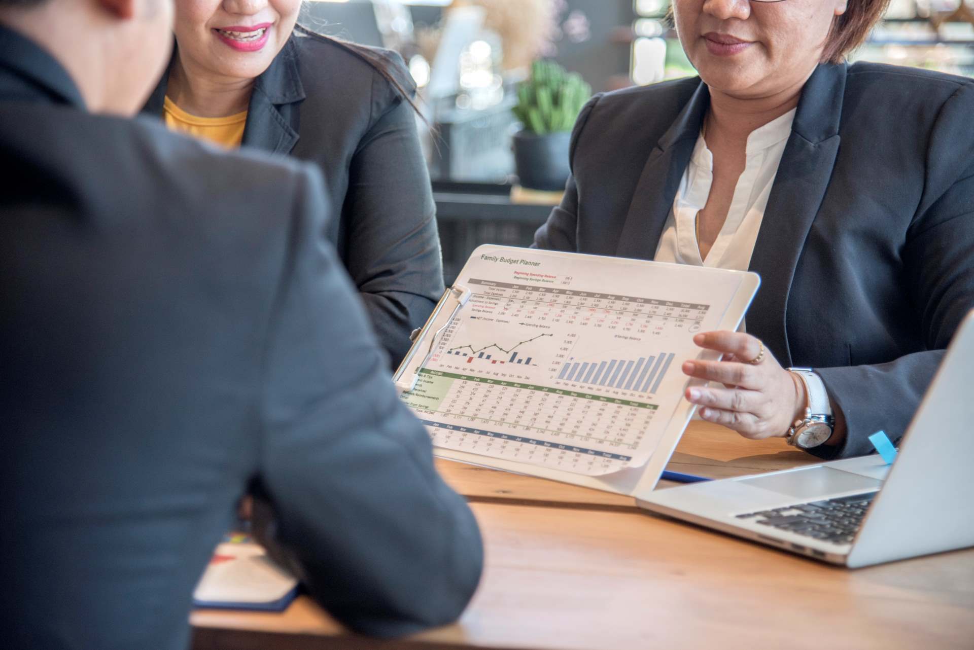 Auditoria digital em operações societárias complexas